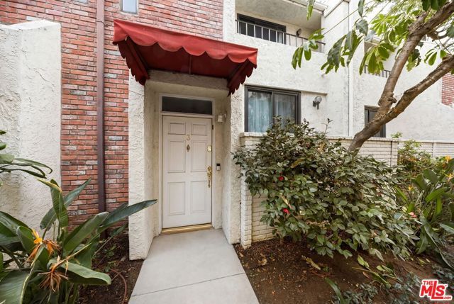 6540 Hayvenhurst Avenue 3, Los Angeles, CA 91406