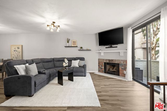 6540 Hayvenhurst Avenue 3, Los Angeles, CA 91406