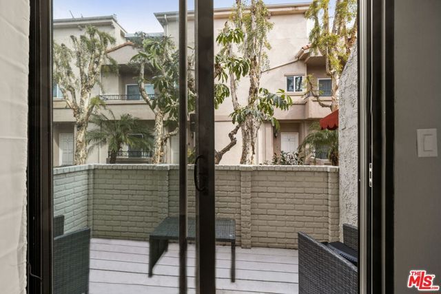 6540 Hayvenhurst Avenue 3, Los Angeles, CA 91406