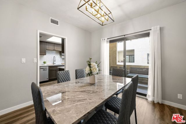 6540 Hayvenhurst Avenue 3, Los Angeles, CA 91406