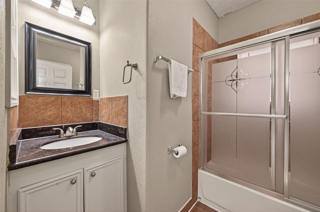 6807 Avenue E, Houston, TX 77011