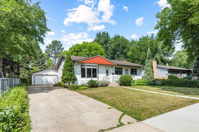 1917 15th Street S, Fargo, ND 58103