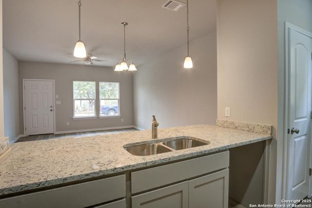 119 Lawton St, San Antonio, TX 78237