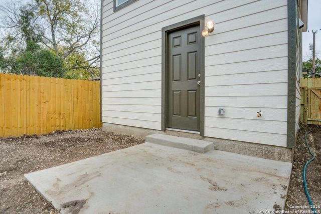 119 Lawton St, San Antonio, TX 78237