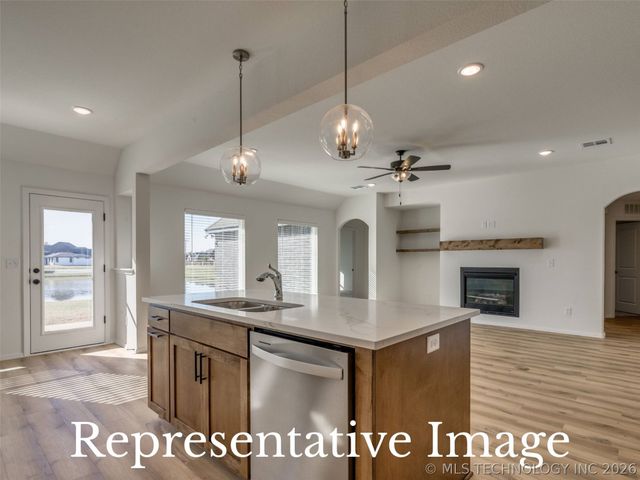 6117 E 124th Place S, Bixby, OK 74008