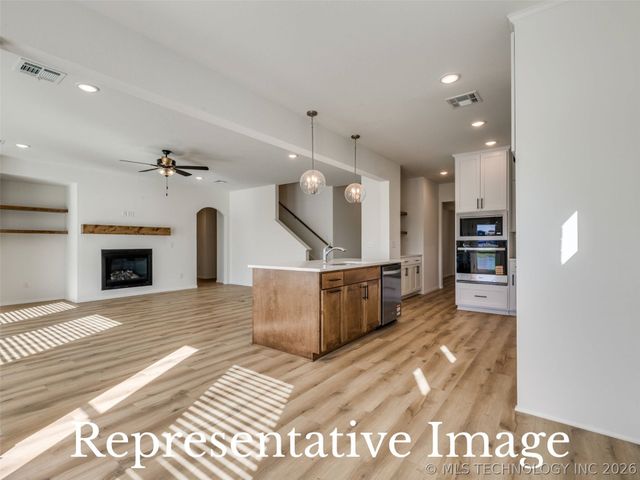 6117 E 124th Place S, Bixby, OK 74008