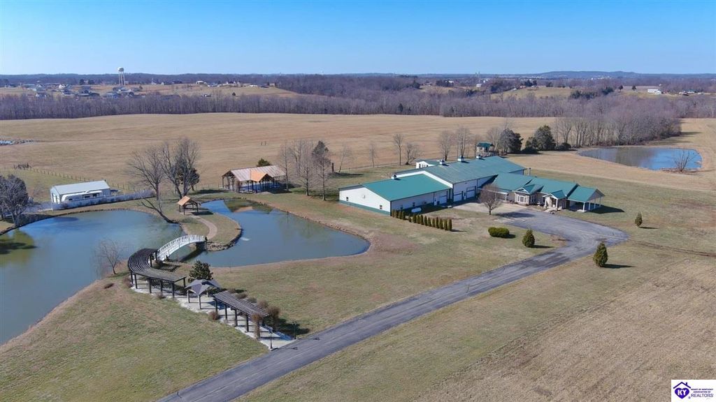 379 Clark School Road, Clarkson, KY 42726
