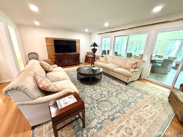 511 Roxbury Road, Stamford, CT 06902