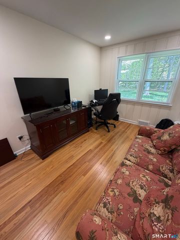 511 Roxbury Road, Stamford, CT 06902