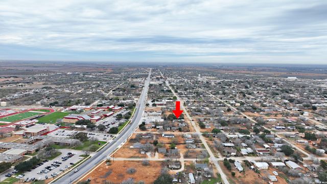 308 Campbell, Jourdanton, TX 78026