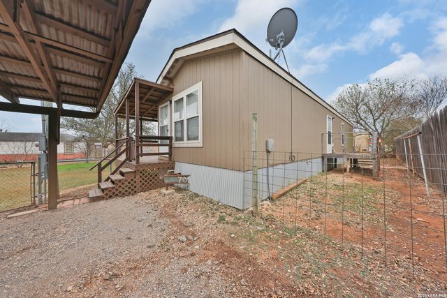 308 Campbell, Jourdanton, TX 78026