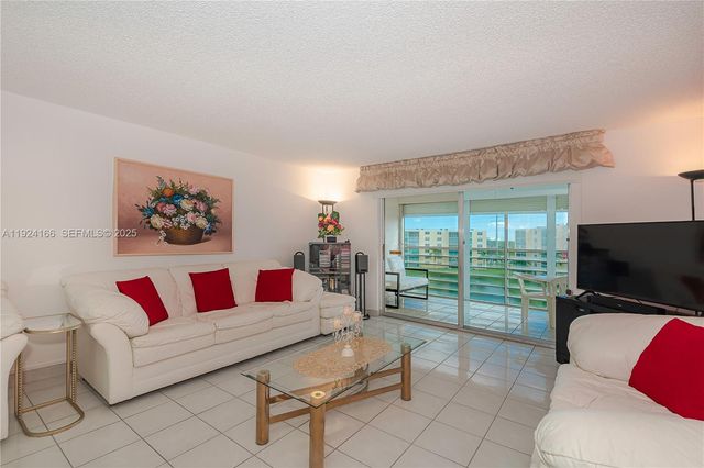 401 SE 3rd St 507, Dania Beach, FL 33004