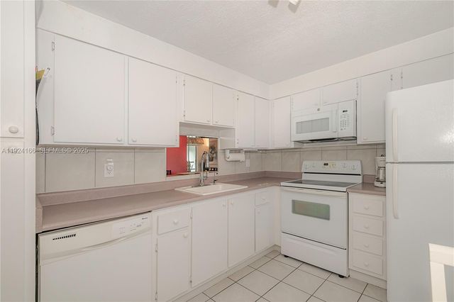 401 SE 3rd St 507, Dania Beach, FL 33004