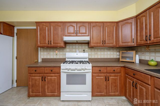 8 Killington Road, Toms River, NJ 08757