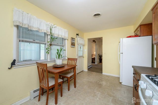 8 Killington Road, Toms River, NJ 08757