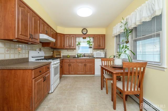 8 Killington Road, Toms River, NJ 08757