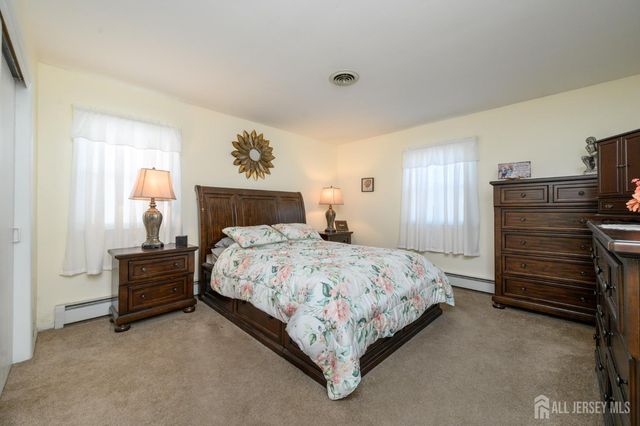 8 Killington Road, Toms River, NJ 08757