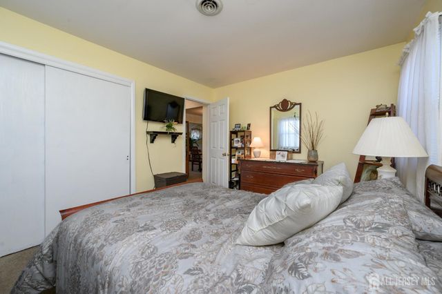 8 Killington Road, Toms River, NJ 08757