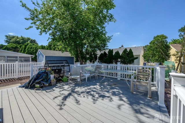 8 Killington Road, Toms River, NJ 08757