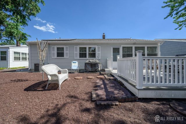 8 Killington Road, Toms River, NJ 08757