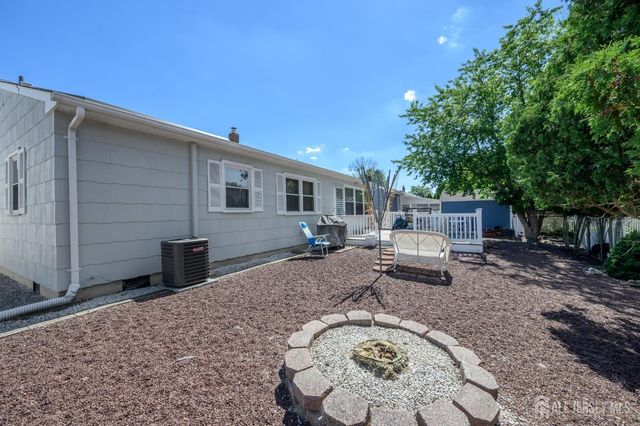 8 Killington Road, Toms River, NJ 08757