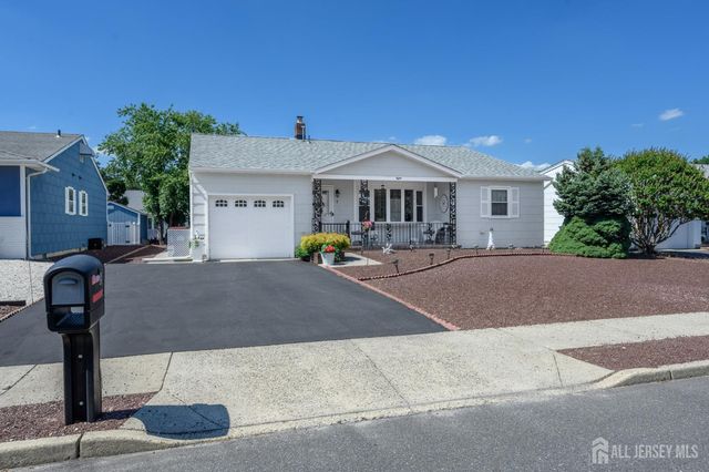 8 Killington Road, Toms River, NJ 08757