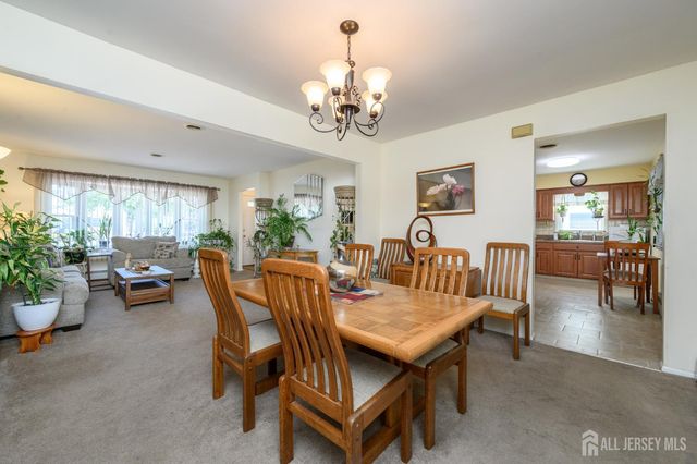 8 Killington Road, Toms River, NJ 08757