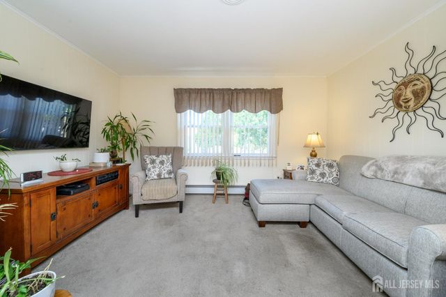 8 Killington Road, Toms River, NJ 08757