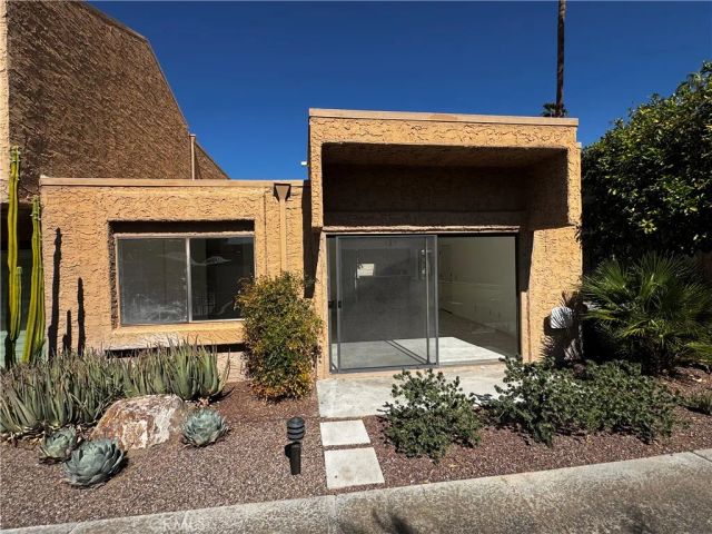 5798 Los Coyotes Drive, Palm Springs, CA 92264