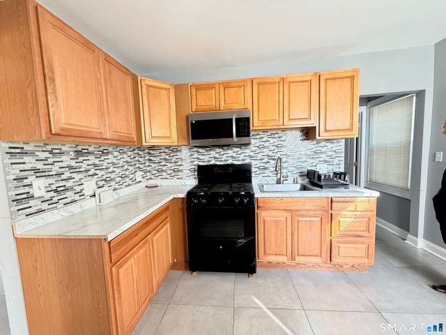 46 Frank Street 2nd floor, New Haven, CT 06519