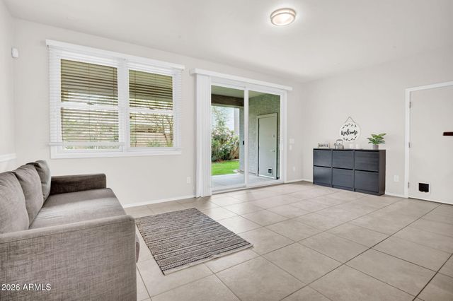 2346 E PECAN Road, Phoenix, AZ 85040