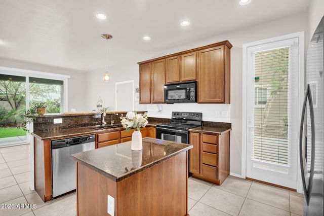 2346 E PECAN Road, Phoenix, AZ 85040