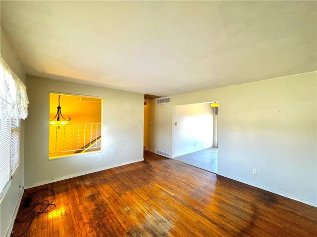 101 Collette Street, Excelsior Springs, MO 64024