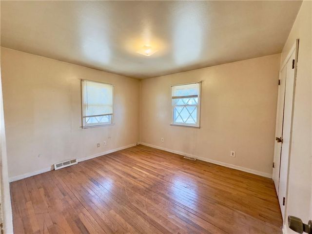 101 Collette Street, Excelsior Springs, MO 64024