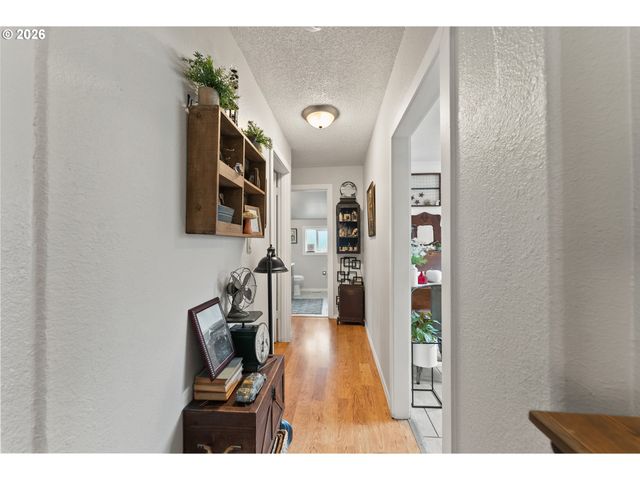 419 W AGEE St, Roseburg, OR 97471