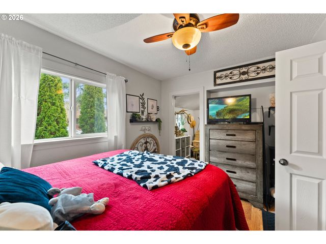 419 W AGEE St, Roseburg, OR 97471