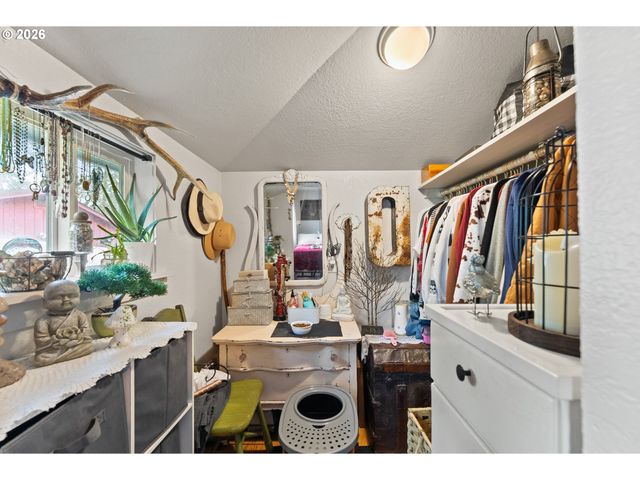 419 W AGEE St, Roseburg, OR 97471