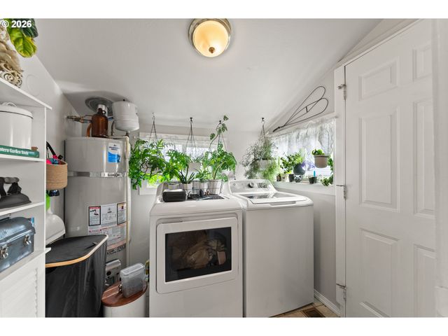 419 W AGEE St, Roseburg, OR 97471