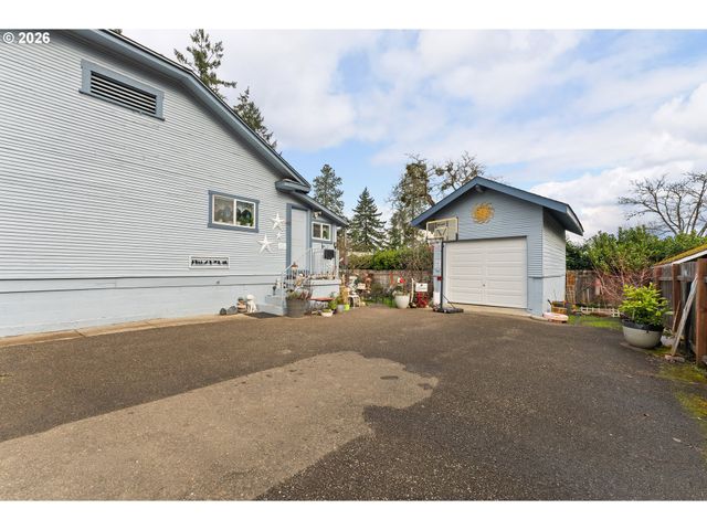 419 W AGEE St, Roseburg, OR 97471