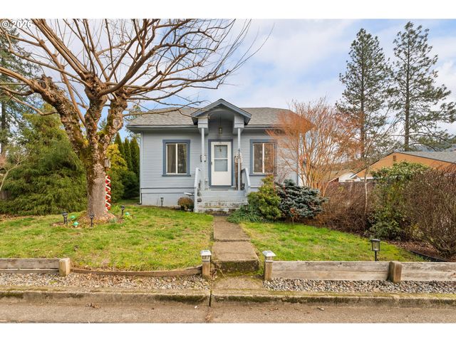 419 W AGEE St, Roseburg, OR 97471