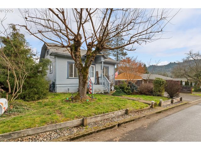 419 W AGEE St, Roseburg, OR 97471