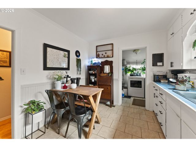 419 W AGEE St, Roseburg, OR 97471