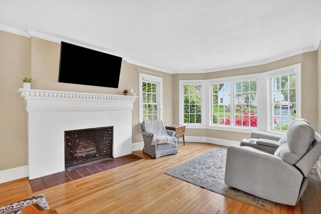 158 Wenonah Rd, Longmeadow, MA 01106