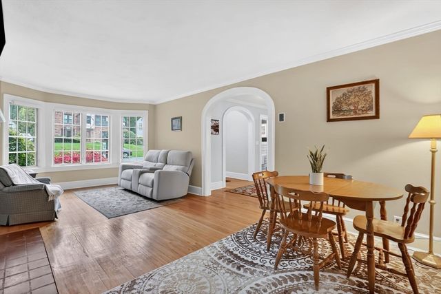 158 Wenonah Rd, Longmeadow, MA 01106