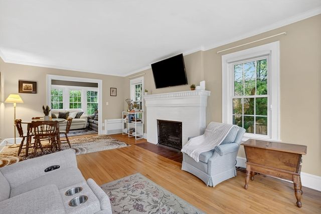 158 Wenonah Rd, Longmeadow, MA 01106