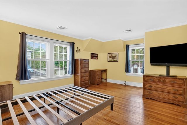 158 Wenonah Rd, Longmeadow, MA 01106
