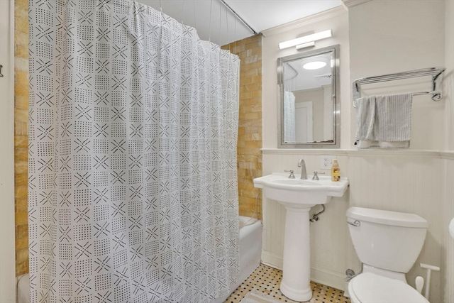 158 Wenonah Rd, Longmeadow, MA 01106