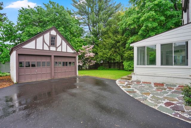 158 Wenonah Rd, Longmeadow, MA 01106