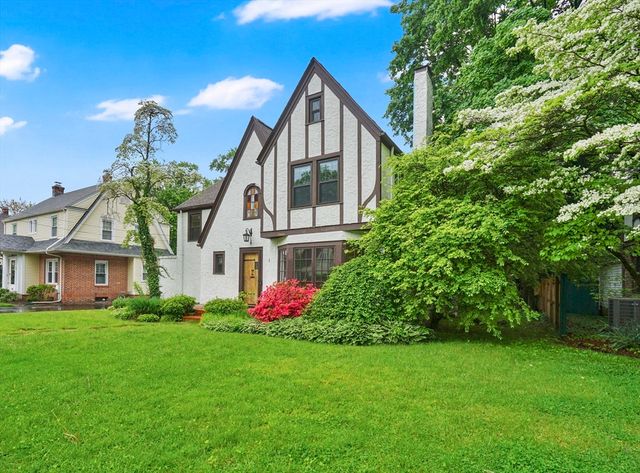 158 Wenonah Rd, Longmeadow, MA 01106