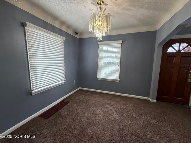 710 N Byrne Road, Toledo, OH 43607